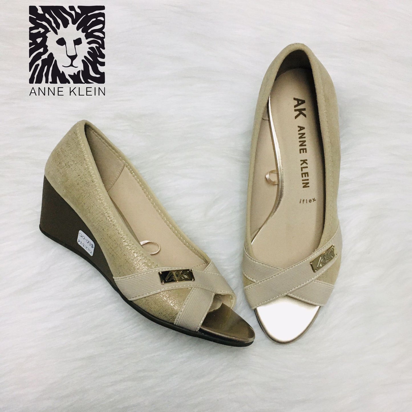 Anne Klein cuñas beige